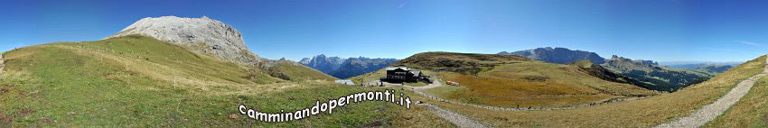 099 Panoramica dal Rifugio Sasso Piatto.jpg